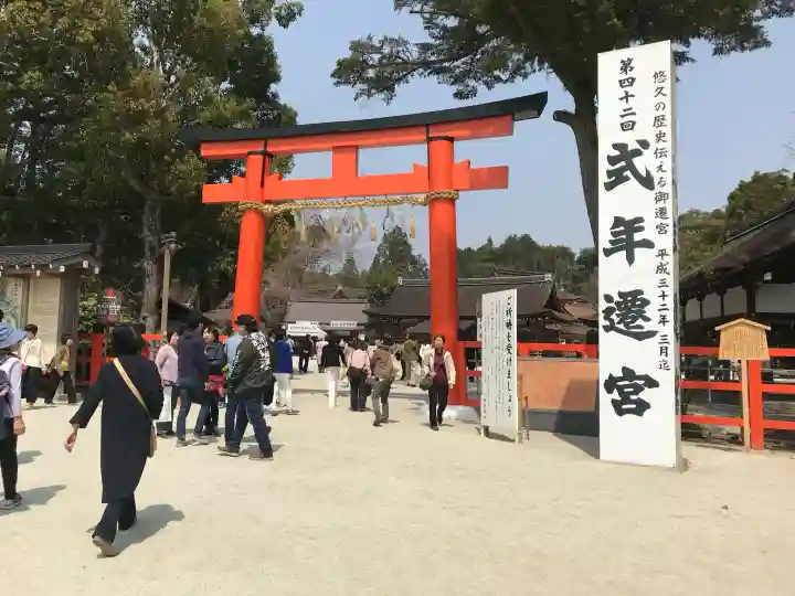 賀茂別雷神社(上賀茂神社)の{uncategorized: "未分類", other: "その他", undefined: "問題あり", building: "その他建物", grave: "お墓", sacred_gate: "鳥居", guardian: "狛犬", statue: "像", buddha: "仏像", history: "歴史", nature: "自然", garden: "庭園", animal: "動物", pagoda: "塔", temizu: "手水舎", mountain_gate: "山門・神門", sanctuary: "本殿・本堂", subordinate: "末社・摂社", art: "芸術", scenery: "景色", jizo: "地蔵", ema: "絵馬", goshuin: "御朱印", omikuji: "おみくじ", items: "授与品その他", amulet: "お守り", goshuincho: "御朱印帳", eats: "食事", festival: "お祭り", votive_dance: "神楽", shichigosan: "七五三参", wedding: "結婚式", experience: "体験その他", initially: "初詣", around: "周辺", anti_infection: "感染症対策"}