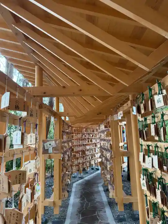 諏訪大社下社秋宮の{uncategorized: "未分類", other: "その他", undefined: "問題あり", building: "その他建物", grave: "お墓", sacred_gate: "鳥居", guardian: "狛犬", statue: "像", buddha: "仏像", history: "歴史", nature: "自然", garden: "庭園", animal: "動物", pagoda: "塔", temizu: "手水舎", mountain_gate: "山門・神門", sanctuary: "本殿・本堂", subordinate: "末社・摂社", art: "芸術", scenery: "景色", jizo: "地蔵", ema: "絵馬", goshuin: "御朱印", omikuji: "おみくじ", items: "授与品その他", amulet: "お守り", goshuincho: "御朱印帳", eats: "食事", festival: "お祭り", votive_dance: "神楽", shichigosan: "七五三参", wedding: "結婚式", experience: "体験その他", initially: "初詣", around: "周辺", anti_infection: "感染症対策"}