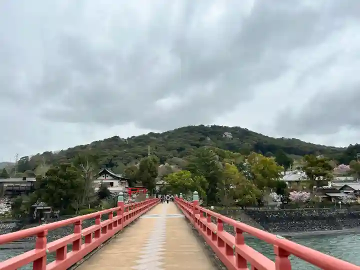 宇治上神社の{uncategorized: "未分類", other: "その他", undefined: "問題あり", building: "その他建物", grave: "お墓", sacred_gate: "鳥居", guardian: "狛犬", statue: "像", buddha: "仏像", history: "歴史", nature: "自然", garden: "庭園", animal: "動物", pagoda: "塔", temizu: "手水舎", mountain_gate: "山門・神門", sanctuary: "本殿・本堂", subordinate: "末社・摂社", art: "芸術", scenery: "景色", jizo: "地蔵", ema: "絵馬", goshuin: "御朱印", omikuji: "おみくじ", items: "授与品その他", amulet: "お守り", goshuincho: "御朱印帳", eats: "食事", festival: "お祭り", votive_dance: "神楽", shichigosan: "七五三参", wedding: "結婚式", experience: "体験その他", initially: "初詣", around: "周辺", anti_infection: "感染症対策"}