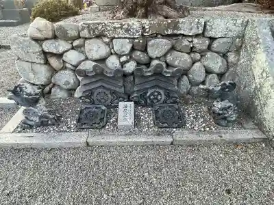 西徳寺の{uncategorized: "未分類", other: "その他", undefined: "問題あり", building: "その他建物", grave: "お墓", sacred_gate: "鳥居", guardian: "狛犬", statue: "像", buddha: "仏像", history: "歴史", nature: "自然", garden: "庭園", animal: "動物", pagoda: "塔", temizu: "手水舎", mountain_gate: "山門・神門", sanctuary: "本殿・本堂", subordinate: "末社・摂社", art: "芸術", scenery: "景色", jizo: "地蔵", ema: "絵馬", goshuin: "御朱印", omikuji: "おみくじ", items: "授与品その他", amulet: "お守り", goshuincho: "御朱印帳", eats: "食事", festival: "お祭り", votive_dance: "神楽", shichigosan: "七五三参", wedding: "結婚式", experience: "体験その他", initially: "初詣", around: "周辺", anti_infection: "感染症対策"}