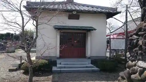 蓮華寺の本殿