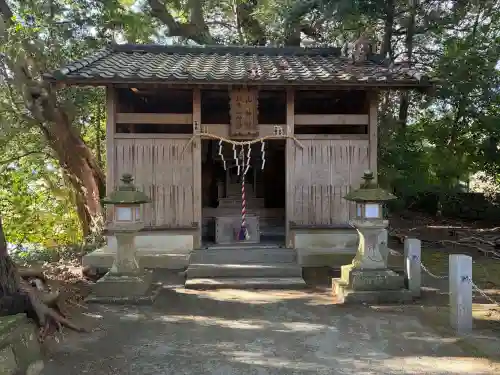 川津来宮神社の{uncategorized: "未分類", other: "その他", undefined: "問題あり", building: "その他建物", grave: "お墓", sacred_gate: "鳥居", guardian: "狛犬", statue: "像", buddha: "仏像", history: "歴史", nature: "自然", garden: "庭園", animal: "動物", pagoda: "塔", temizu: "手水舎", mountain_gate: "山門・神門", sanctuary: "本殿・本堂", subordinate: "末社・摂社", art: "芸術", scenery: "景色", jizo: "地蔵", ema: "絵馬", goshuin: "御朱印", omikuji: "おみくじ", items: "授与品その他", amulet: "お守り", goshuincho: "御朱印帳", eats: "食事", festival: "お祭り", votive_dance: "神楽", shichigosan: "七五三参", wedding: "結婚式", experience: "体験その他", initially: "初詣", around: "周辺", anti_infection: "感染症対策"}