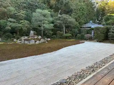 芬陀院の{uncategorized: "未分類", other: "その他", undefined: "問題あり", building: "その他建物", grave: "お墓", sacred_gate: "鳥居", guardian: "狛犬", statue: "像", buddha: "仏像", history: "歴史", nature: "自然", garden: "庭園", animal: "動物", pagoda: "塔", temizu: "手水舎", mountain_gate: "山門・神門", sanctuary: "本殿・本堂", subordinate: "末社・摂社", art: "芸術", scenery: "景色", jizo: "地蔵", ema: "絵馬", goshuin: "御朱印", omikuji: "おみくじ", items: "授与品その他", amulet: "お守り", goshuincho: "御朱印帳", eats: "食事", festival: "お祭り", votive_dance: "神楽", shichigosan: "七五三参", wedding: "結婚式", experience: "体験その他", initially: "初詣", around: "周辺", anti_infection: "感染症対策"}