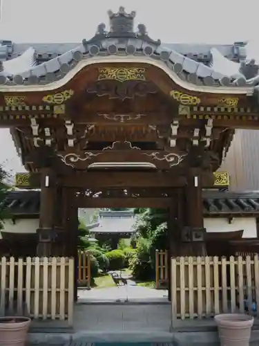 常念寺の山門