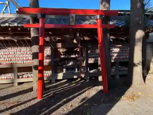 小泉稲荷神社の鳥居