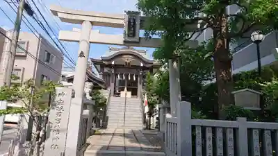 神楽坂若宮八幡神社の鳥居