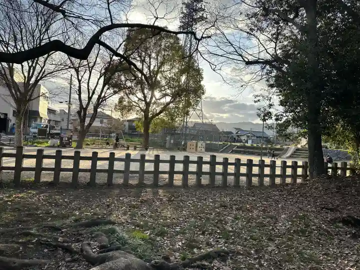 梅津太神宮の{uncategorized: "未分類", other: "その他", undefined: "問題あり", building: "その他建物", grave: "お墓", sacred_gate: "鳥居", guardian: "狛犬", statue: "像", buddha: "仏像", history: "歴史", nature: "自然", garden: "庭園", animal: "動物", pagoda: "塔", temizu: "手水舎", mountain_gate: "山門・神門", sanctuary: "本殿・本堂", subordinate: "末社・摂社", art: "芸術", scenery: "景色", jizo: "地蔵", ema: "絵馬", goshuin: "御朱印", omikuji: "おみくじ", items: "授与品その他", amulet: "お守り", goshuincho: "御朱印帳", eats: "食事", festival: "お祭り", votive_dance: "神楽", shichigosan: "七五三参", wedding: "結婚式", experience: "体験その他", initially: "初詣", around: "周辺", anti_infection: "感染症対策"}