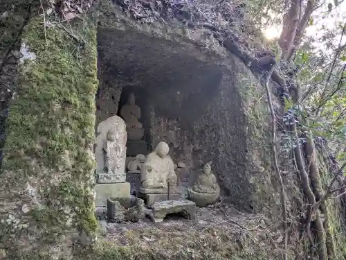 指月殿の{uncategorized: "未分類", other: "その他", undefined: "問題あり", building: "その他建物", grave: "お墓", sacred_gate: "鳥居", guardian: "狛犬", statue: "像", buddha: "仏像", history: "歴史", nature: "自然", garden: "庭園", animal: "動物", pagoda: "塔", temizu: "手水舎", mountain_gate: "山門・神門", sanctuary: "本殿・本堂", subordinate: "末社・摂社", art: "芸術", scenery: "景色", jizo: "地蔵", ema: "絵馬", goshuin: "御朱印", omikuji: "おみくじ", items: "授与品その他", amulet: "お守り", goshuincho: "御朱印帳", eats: "食事", festival: "お祭り", votive_dance: "神楽", shichigosan: "七五三参", wedding: "結婚式", experience: "体験その他", initially: "初詣", around: "周辺", anti_infection: "感染症対策"}