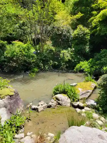 二村神社の庭園