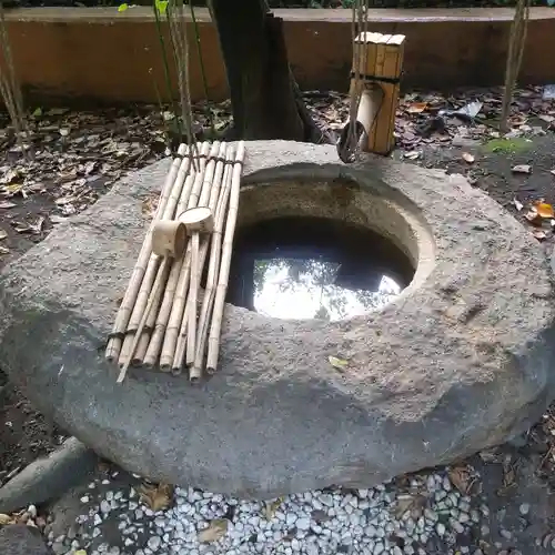 新橋鹽竃神社の手水舎