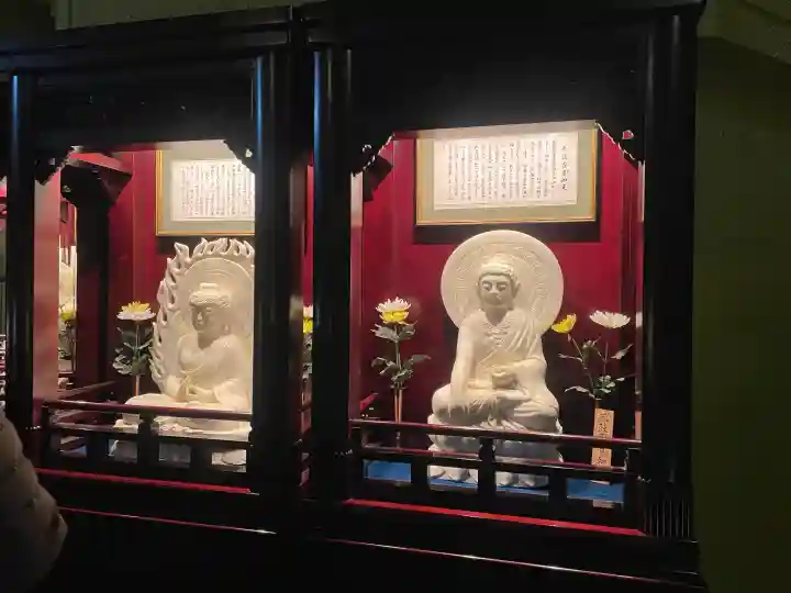 大観密寺の{uncategorized: "未分類", other: "その他", undefined: "問題あり", building: "その他建物", grave: "お墓", sacred_gate: "鳥居", guardian: "狛犬", statue: "像", buddha: "仏像", history: "歴史", nature: "自然", garden: "庭園", animal: "動物", pagoda: "塔", temizu: "手水舎", mountain_gate: "山門・神門", sanctuary: "本殿・本堂", subordinate: "末社・摂社", art: "芸術", scenery: "景色", jizo: "地蔵", ema: "絵馬", goshuin: "御朱印", omikuji: "おみくじ", items: "授与品その他", amulet: "お守り", goshuincho: "御朱印帳", eats: "食事", festival: "お祭り", votive_dance: "神楽", shichigosan: "七五三参", wedding: "結婚式", experience: "体験その他", initially: "初詣", around: "周辺", anti_infection: "感染症対策"}