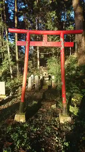 菅東山出世稲荷神社の鳥居