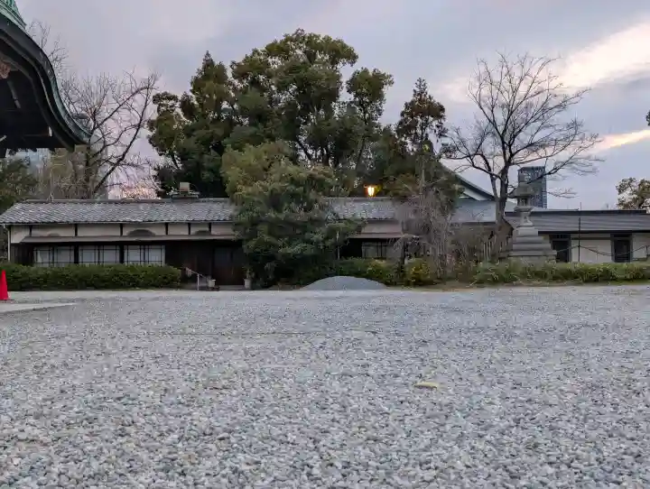 豊國神社の{uncategorized: "未分類", other: "その他", undefined: "問題あり", building: "その他建物", grave: "お墓", sacred_gate: "鳥居", guardian: "狛犬", statue: "像", buddha: "仏像", history: "歴史", nature: "自然", garden: "庭園", animal: "動物", pagoda: "塔", temizu: "手水舎", mountain_gate: "山門・神門", sanctuary: "本殿・本堂", subordinate: "末社・摂社", art: "芸術", scenery: "景色", jizo: "地蔵", ema: "絵馬", goshuin: "御朱印", omikuji: "おみくじ", items: "授与品その他", amulet: "お守り", goshuincho: "御朱印帳", eats: "食事", festival: "お祭り", votive_dance: "神楽", shichigosan: "七五三参", wedding: "結婚式", experience: "体験その他", initially: "初詣", around: "周辺", anti_infection: "感染症対策"}