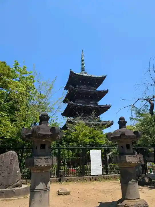 上野東照宮の{uncategorized: "未分類", other: "その他", undefined: "問題あり", building: "その他建物", grave: "お墓", sacred_gate: "鳥居", guardian: "狛犬", statue: "像", buddha: "仏像", history: "歴史", nature: "自然", garden: "庭園", animal: "動物", pagoda: "塔", temizu: "手水舎", mountain_gate: "山門・神門", sanctuary: "本殿・本堂", subordinate: "末社・摂社", art: "芸術", scenery: "景色", jizo: "地蔵", ema: "絵馬", goshuin: "御朱印", omikuji: "おみくじ", items: "授与品その他", amulet: "お守り", goshuincho: "御朱印帳", eats: "食事", festival: "お祭り", votive_dance: "神楽", shichigosan: "七五三参", wedding: "結婚式", experience: "体験その他", initially: "初詣", around: "周辺", anti_infection: "感染症対策"}