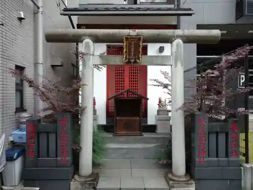 嬉乃森稲荷神社の鳥居