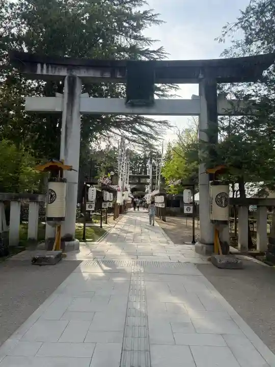 上杉神社の{uncategorized: "未分類", other: "その他", undefined: "問題あり", building: "その他建物", grave: "お墓", sacred_gate: "鳥居", guardian: "狛犬", statue: "像", buddha: "仏像", history: "歴史", nature: "自然", garden: "庭園", animal: "動物", pagoda: "塔", temizu: "手水舎", mountain_gate: "山門・神門", sanctuary: "本殿・本堂", subordinate: "末社・摂社", art: "芸術", scenery: "景色", jizo: "地蔵", ema: "絵馬", goshuin: "御朱印", omikuji: "おみくじ", items: "授与品その他", amulet: "お守り", goshuincho: "御朱印帳", eats: "食事", festival: "お祭り", votive_dance: "神楽", shichigosan: "七五三参", wedding: "結婚式", experience: "体験その他", initially: "初詣", around: "周辺", anti_infection: "感染症対策"}