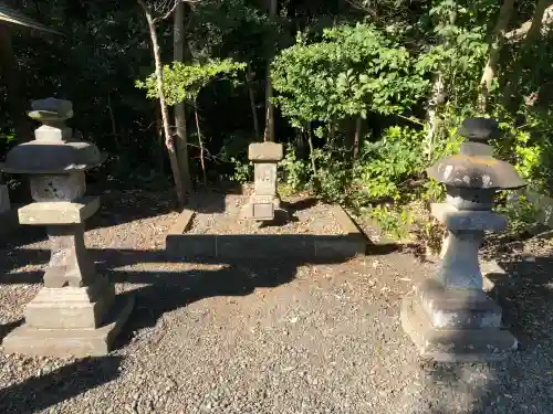 皇大神宮（烏森神社）の{uncategorized: "未分類", other: "その他", undefined: "問題あり", building: "その他建物", grave: "お墓", sacred_gate: "鳥居", guardian: "狛犬", statue: "像", buddha: "仏像", history: "歴史", nature: "自然", garden: "庭園", animal: "動物", pagoda: "塔", temizu: "手水舎", mountain_gate: "山門・神門", sanctuary: "本殿・本堂", subordinate: "末社・摂社", art: "芸術", scenery: "景色", jizo: "地蔵", ema: "絵馬", goshuin: "御朱印", omikuji: "おみくじ", items: "授与品その他", amulet: "お守り", goshuincho: "御朱印帳", eats: "食事", festival: "お祭り", votive_dance: "神楽", shichigosan: "七五三参", wedding: "結婚式", experience: "体験その他", initially: "初詣", around: "周辺", anti_infection: "感染症対策"}
