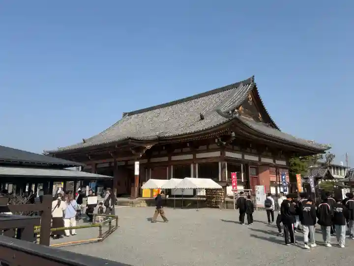 東寺(教王護国寺)の{uncategorized: "未分類", other: "その他", undefined: "問題あり", building: "その他建物", grave: "お墓", sacred_gate: "鳥居", guardian: "狛犬", statue: "像", buddha: "仏像", history: "歴史", nature: "自然", garden: "庭園", animal: "動物", pagoda: "塔", temizu: "手水舎", mountain_gate: "山門・神門", sanctuary: "本殿・本堂", subordinate: "末社・摂社", art: "芸術", scenery: "景色", jizo: "地蔵", ema: "絵馬", goshuin: "御朱印", omikuji: "おみくじ", items: "授与品その他", amulet: "お守り", goshuincho: "御朱印帳", eats: "食事", festival: "お祭り", votive_dance: "神楽", shichigosan: "七五三参", wedding: "結婚式", experience: "体験その他", initially: "初詣", around: "周辺", anti_infection: "感染症対策"}