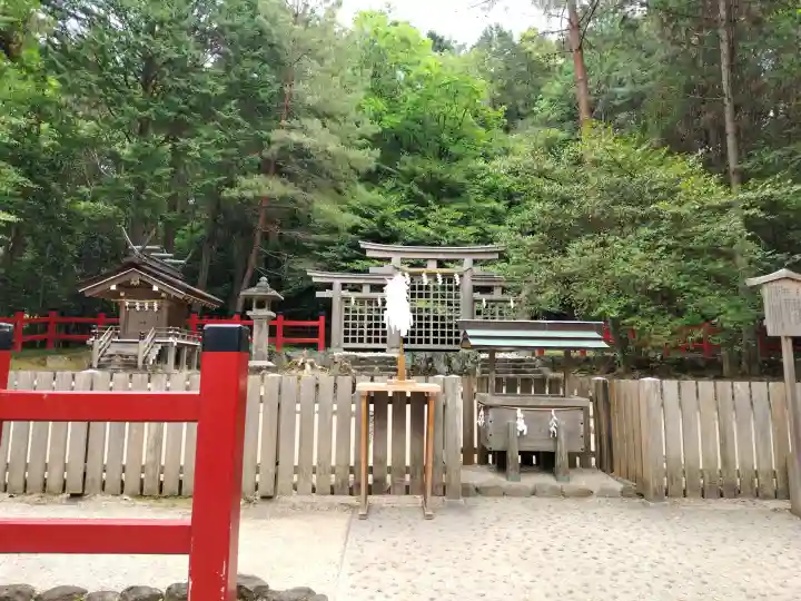 檜原神社(大神神社摂社)の{uncategorized: "未分類", other: "その他", undefined: "問題あり", building: "その他建物", grave: "お墓", sacred_gate: "鳥居", guardian: "狛犬", statue: "像", buddha: "仏像", history: "歴史", nature: "自然", garden: "庭園", animal: "動物", pagoda: "塔", temizu: "手水舎", mountain_gate: "山門・神門", sanctuary: "本殿・本堂", subordinate: "末社・摂社", art: "芸術", scenery: "景色", jizo: "地蔵", ema: "絵馬", goshuin: "御朱印", omikuji: "おみくじ", items: "授与品その他", amulet: "お守り", goshuincho: "御朱印帳", eats: "食事", festival: "お祭り", votive_dance: "神楽", shichigosan: "七五三参", wedding: "結婚式", experience: "体験その他", initially: "初詣", around: "周辺", anti_infection: "感染症対策"}