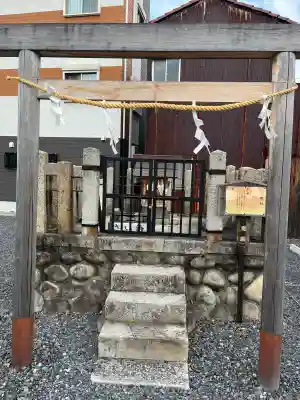 神明社の{uncategorized: "未分類", other: "その他", undefined: "問題あり", building: "その他建物", grave: "お墓", sacred_gate: "鳥居", guardian: "狛犬", statue: "像", buddha: "仏像", history: "歴史", nature: "自然", garden: "庭園", animal: "動物", pagoda: "塔", temizu: "手水舎", mountain_gate: "山門・神門", sanctuary: "本殿・本堂", subordinate: "末社・摂社", art: "芸術", scenery: "景色", jizo: "地蔵", ema: "絵馬", goshuin: "御朱印", omikuji: "おみくじ", items: "授与品その他", amulet: "お守り", goshuincho: "御朱印帳", eats: "食事", festival: "お祭り", votive_dance: "神楽", shichigosan: "七五三参", wedding: "結婚式", experience: "体験その他", initially: "初詣", around: "周辺", anti_infection: "感染症対策"}