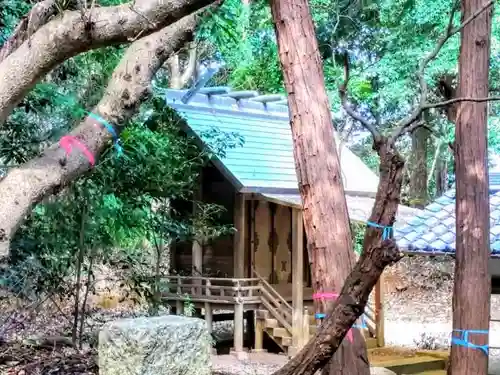 神明神社の本殿