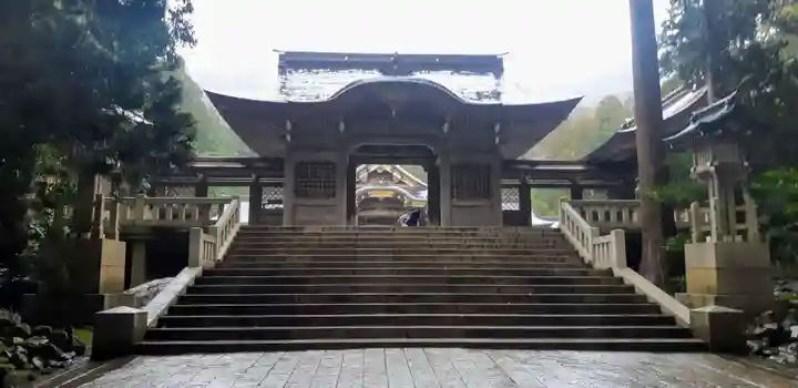 彌彦神社の山門・神門