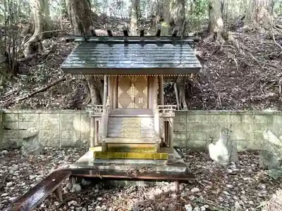 津留八柱神社の本殿