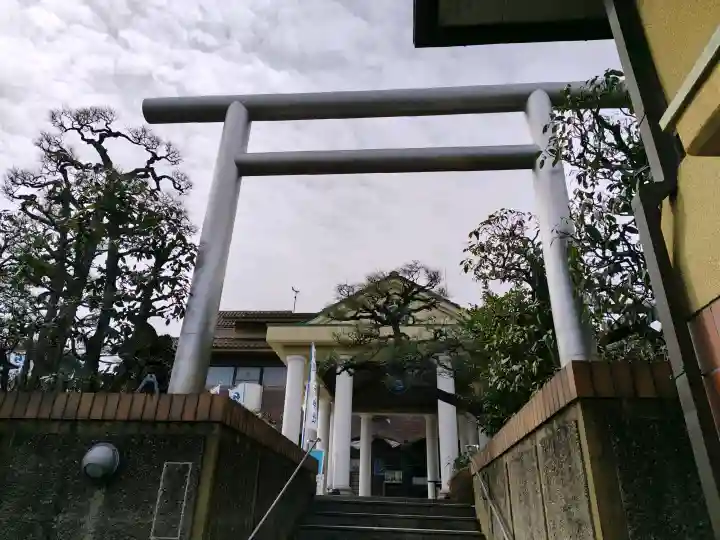 飛行神社の{uncategorized: "未分類", other: "その他", undefined: "問題あり", building: "その他建物", grave: "お墓", sacred_gate: "鳥居", guardian: "狛犬", statue: "像", buddha: "仏像", history: "歴史", nature: "自然", garden: "庭園", animal: "動物", pagoda: "塔", temizu: "手水舎", mountain_gate: "山門・神門", sanctuary: "本殿・本堂", subordinate: "末社・摂社", art: "芸術", scenery: "景色", jizo: "地蔵", ema: "絵馬", goshuin: "御朱印", omikuji: "おみくじ", items: "授与品その他", amulet: "お守り", goshuincho: "御朱印帳", eats: "食事", festival: "お祭り", votive_dance: "神楽", shichigosan: "七五三参", wedding: "結婚式", experience: "体験その他", initially: "初詣", around: "周辺", anti_infection: "感染症対策"}