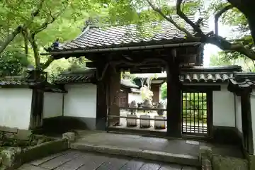 宝性院(石山寺寺務所)の山門・神門