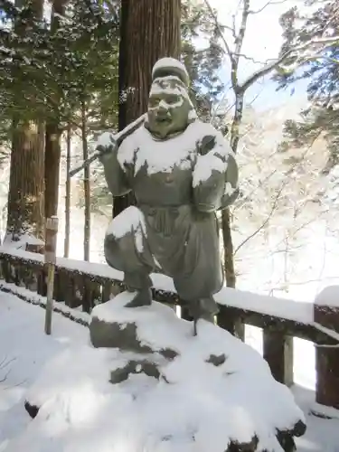 榛名神社の像
