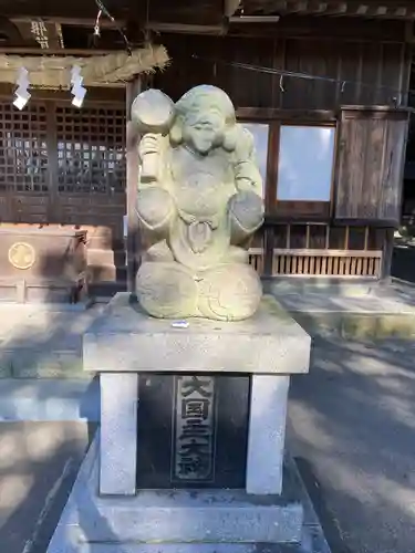 那閉神社の像