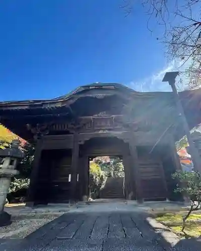 相応寺の山門
