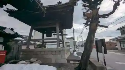 仏光寺長浜別院の{uncategorized: "未分類", other: "その他", undefined: "問題あり", building: "その他建物", grave: "お墓", sacred_gate: "鳥居", guardian: "狛犬", statue: "像", buddha: "仏像", history: "歴史", nature: "自然", garden: "庭園", animal: "動物", pagoda: "塔", temizu: "手水舎", mountain_gate: "山門・神門", sanctuary: "本殿・本堂", subordinate: "末社・摂社", art: "芸術", scenery: "景色", jizo: "地蔵", ema: "絵馬", goshuin: "御朱印", omikuji: "おみくじ", items: "授与品その他", amulet: "お守り", goshuincho: "御朱印帳", eats: "食事", festival: "お祭り", votive_dance: "神楽", shichigosan: "七五三参", wedding: "結婚式", experience: "体験その他", initially: "初詣", around: "周辺", anti_infection: "感染症対策"}