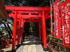 西宮稲荷の鳥居