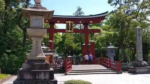 氣比神宮の鳥居