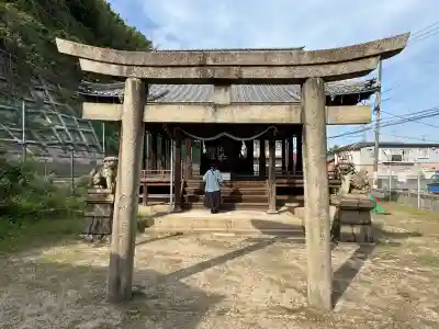 鷺森神社の{uncategorized: "未分類", other: "その他", undefined: "問題あり", building: "その他建物", grave: "お墓", sacred_gate: "鳥居", guardian: "狛犬", statue: "像", buddha: "仏像", history: "歴史", nature: "自然", garden: "庭園", animal: "動物", pagoda: "塔", temizu: "手水舎", mountain_gate: "山門・神門", sanctuary: "本殿・本堂", subordinate: "末社・摂社", art: "芸術", scenery: "景色", jizo: "地蔵", ema: "絵馬", goshuin: "御朱印", omikuji: "おみくじ", items: "授与品その他", amulet: "お守り", goshuincho: "御朱印帳", eats: "食事", festival: "お祭り", votive_dance: "神楽", shichigosan: "七五三参", wedding: "結婚式", experience: "体験その他", initially: "初詣", around: "周辺", anti_infection: "感染症対策"}