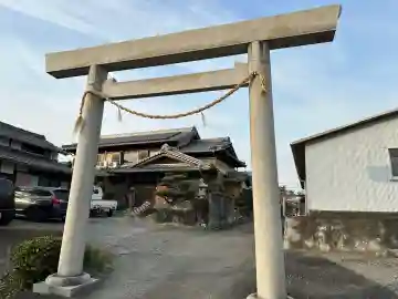 鳥取山田神社の{uncategorized: "未分類", other: "その他", undefined: "問題あり", building: "その他建物", grave: "お墓", sacred_gate: "鳥居", guardian: "狛犬", statue: "像", buddha: "仏像", history: "歴史", nature: "自然", garden: "庭園", animal: "動物", pagoda: "塔", temizu: "手水舎", mountain_gate: "山門・神門", sanctuary: "本殿・本堂", subordinate: "末社・摂社", art: "芸術", scenery: "景色", jizo: "地蔵", ema: "絵馬", goshuin: "御朱印", omikuji: "おみくじ", items: "授与品その他", amulet: "お守り", goshuincho: "御朱印帳", eats: "食事", festival: "お祭り", votive_dance: "神楽", shichigosan: "七五三参", wedding: "結婚式", experience: "体験その他", initially: "初詣", around: "周辺", anti_infection: "感染症対策"}