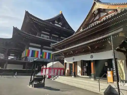 増上寺の{uncategorized: "未分類", other: "その他", undefined: "問題あり", building: "その他建物", grave: "お墓", sacred_gate: "鳥居", guardian: "狛犬", statue: "像", buddha: "仏像", history: "歴史", nature: "自然", garden: "庭園", animal: "動物", pagoda: "塔", temizu: "手水舎", mountain_gate: "山門・神門", sanctuary: "本殿・本堂", subordinate: "末社・摂社", art: "芸術", scenery: "景色", jizo: "地蔵", ema: "絵馬", goshuin: "御朱印", omikuji: "おみくじ", items: "授与品その他", amulet: "お守り", goshuincho: "御朱印帳", eats: "食事", festival: "お祭り", votive_dance: "神楽", shichigosan: "七五三参", wedding: "結婚式", experience: "体験その他", initially: "初詣", around: "周辺", anti_infection: "感染症対策"}