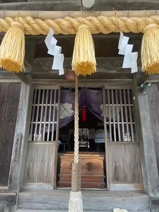 年毛神社の本殿・本堂