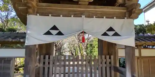 極楽寺（霊鷲山感應院極楽律寺）の山門・神門