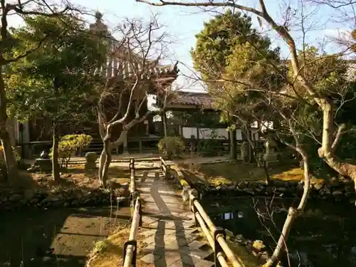 新薬師寺の庭園