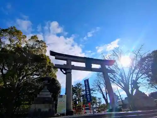 豊国神社の{uncategorized: "未分類", other: "その他", undefined: "問題あり", building: "その他建物", grave: "お墓", sacred_gate: "鳥居", guardian: "狛犬", statue: "像", buddha: "仏像", history: "歴史", nature: "自然", garden: "庭園", animal: "動物", pagoda: "塔", temizu: "手水舎", mountain_gate: "山門・神門", sanctuary: "本殿・本堂", subordinate: "末社・摂社", art: "芸術", scenery: "景色", jizo: "地蔵", ema: "絵馬", goshuin: "御朱印", omikuji: "おみくじ", items: "授与品その他", amulet: "お守り", goshuincho: "御朱印帳", eats: "食事", festival: "お祭り", votive_dance: "神楽", shichigosan: "七五三参", wedding: "結婚式", experience: "体験その他", initially: "初詣", around: "周辺", anti_infection: "感染症対策"}