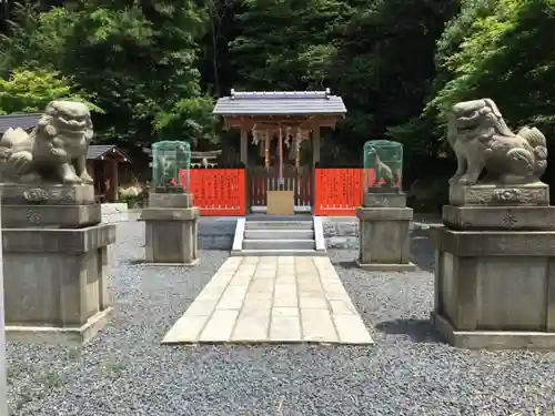 出世稲荷神社の狛犬