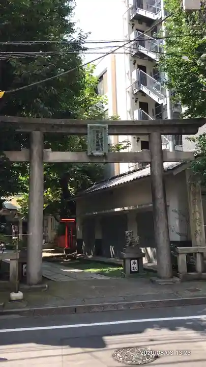 銀杏岡八幡神社の鳥居