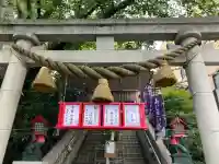 十番稲荷神社の{uncategorized: "未分類", other: "その他", undefined: "問題あり", building: "その他建物", grave: "お墓", sacred_gate: "鳥居", guardian: "狛犬", statue: "像", buddha: "仏像", history: "歴史", nature: "自然", garden: "庭園", animal: "動物", pagoda: "塔", temizu: "手水舎", mountain_gate: "山門・神門", sanctuary: "本殿・本堂", subordinate: "末社・摂社", art: "芸術", scenery: "景色", jizo: "地蔵", ema: "絵馬", goshuin: "御朱印", omikuji: "おみくじ", items: "授与品その他", amulet: "お守り", goshuincho: "御朱印帳", eats: "食事", festival: "お祭り", votive_dance: "神楽", shichigosan: "七五三参", wedding: "結婚式", experience: "体験その他", initially: "初詣", around: "周辺", anti_infection: "感染症対策"}