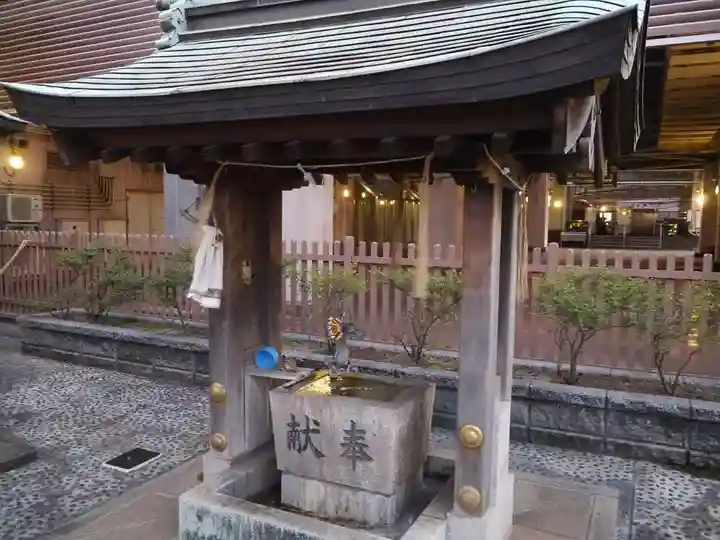 瘡守稲荷神社/宮地嶽神社の手水舎