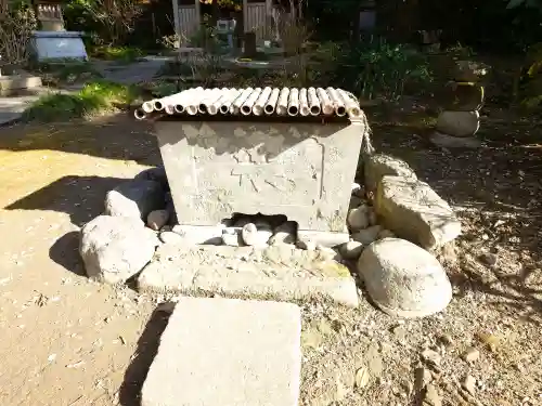 蛇苦止明神（蛇苦止堂）の{uncategorized: "未分類", other: "その他", undefined: "問題あり", building: "その他建物", grave: "お墓", sacred_gate: "鳥居", guardian: "狛犬", statue: "像", buddha: "仏像", history: "歴史", nature: "自然", garden: "庭園", animal: "動物", pagoda: "塔", temizu: "手水舎", mountain_gate: "山門・神門", sanctuary: "本殿・本堂", subordinate: "末社・摂社", art: "芸術", scenery: "景色", jizo: "地蔵", ema: "絵馬", goshuin: "御朱印", omikuji: "おみくじ", items: "授与品その他", amulet: "お守り", goshuincho: "御朱印帳", eats: "食事", festival: "お祭り", votive_dance: "神楽", shichigosan: "七五三参", wedding: "結婚式", experience: "体験その他", initially: "初詣", around: "周辺", anti_infection: "感染症対策"}