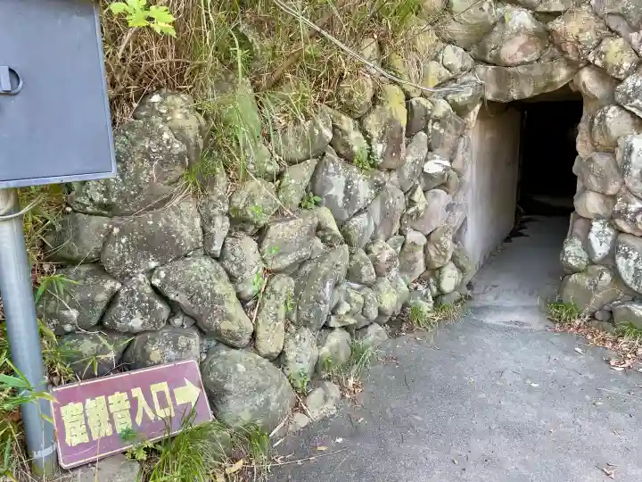 韮崎窟観音(山梨県)