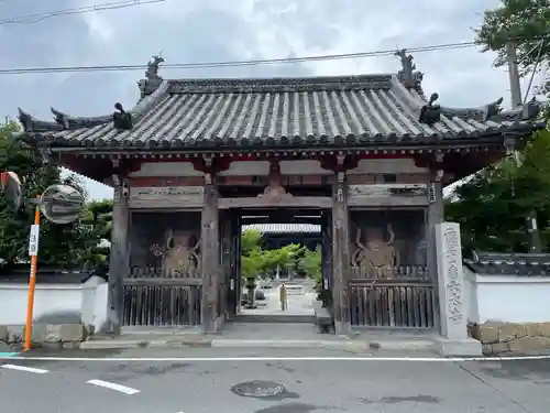 穴太寺の山門