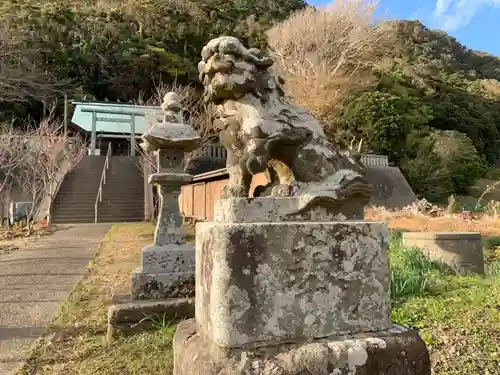 高皇産靈神社の狛犬